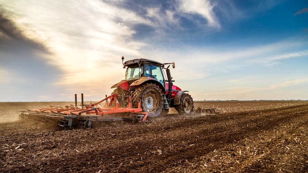 Scopri di più sull'articolo TRATTORE AGRICOLO e MACCHINA OPERATRICE
